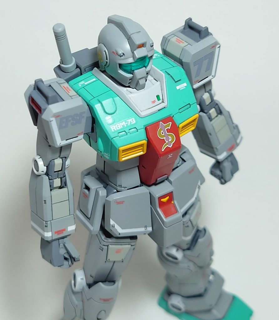 頭部カメラと襟元のスリットにはラピーテープにクリアーテープを重ねたものを貼っています。