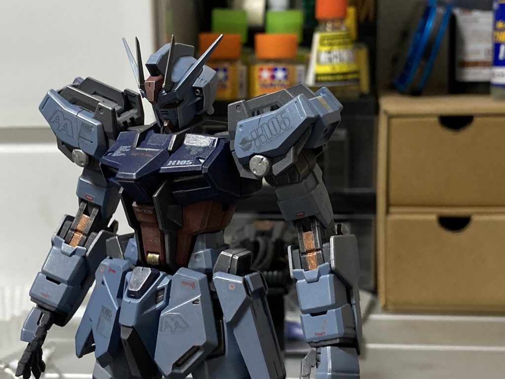 白装甲部分は軽くコバルトブルーを混ぜました〜