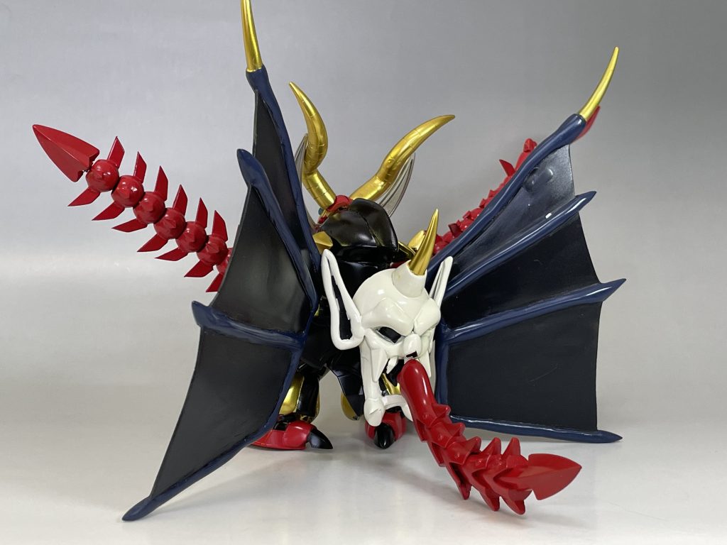 REAR羽は曹丕と飛駆鳥から、背面スカルはクシャトリヤのバインダーと関平の肩を合わせています。