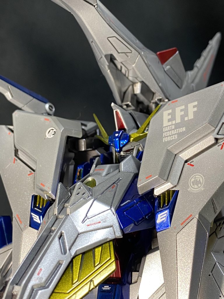 苦笑いをやめてー重いプラ箱をあーけーよーうぉー眩しすぎるランナー僕と毎日の深夜製作だぁ〜