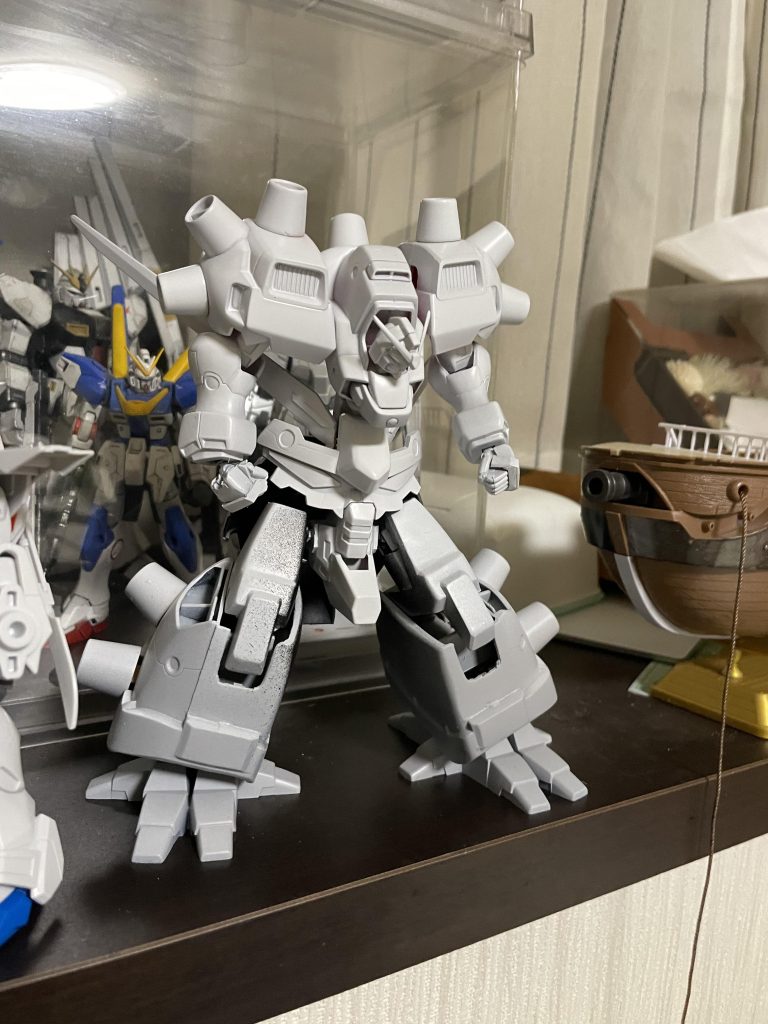 サフは3色使い暗いところはあらかじめ黒くしています。