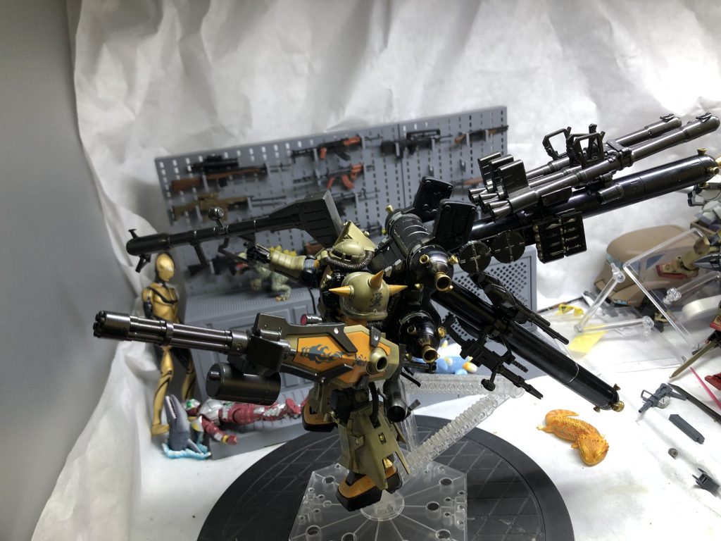 重い！付属スタンドではキツイ！