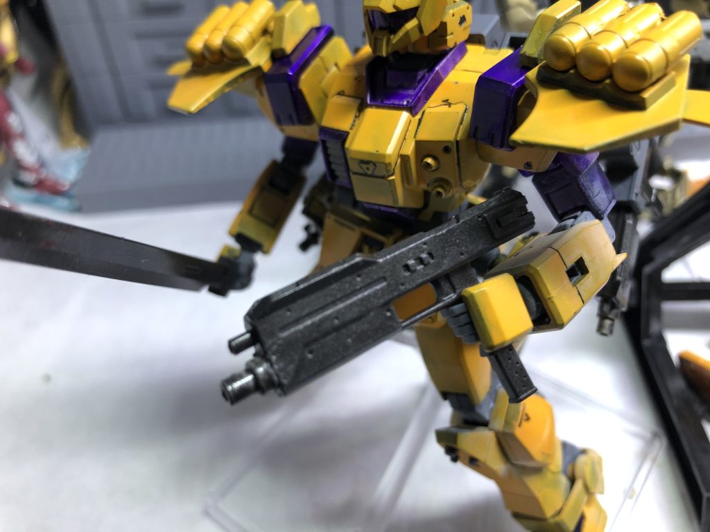 境界線機の武器の銃口の下にビームサーベルを切ったのを接着！