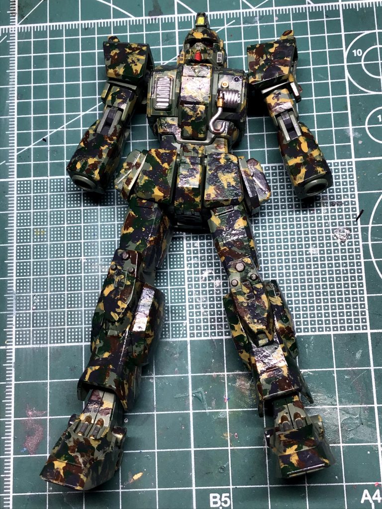 で、ファントムグレー ほぼこれで第一次迷彩は終了です 後は最終調整で、黒過ぎるところをダークイエローを付けたしとか全体のバランスとウェザリングカラーを使用しメラミンスポンジで調整です