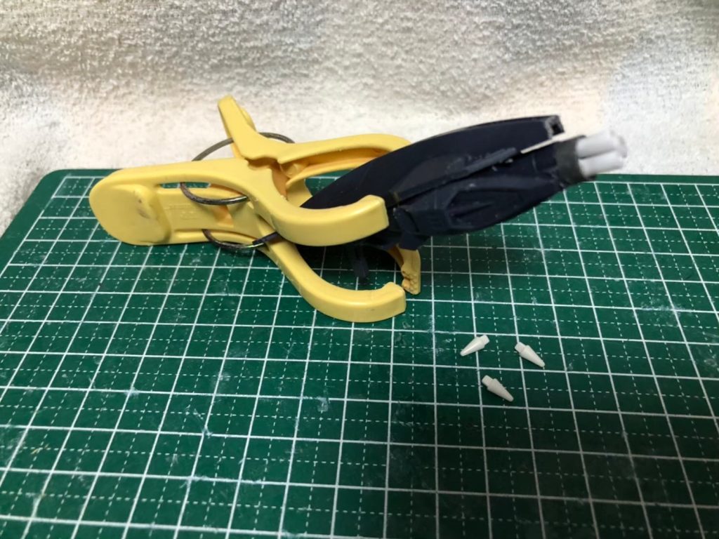 丸棒を刺しただけだとモリっぽくない為、イフリート系のスパイクパーツ(余剰)を使いモリを再現