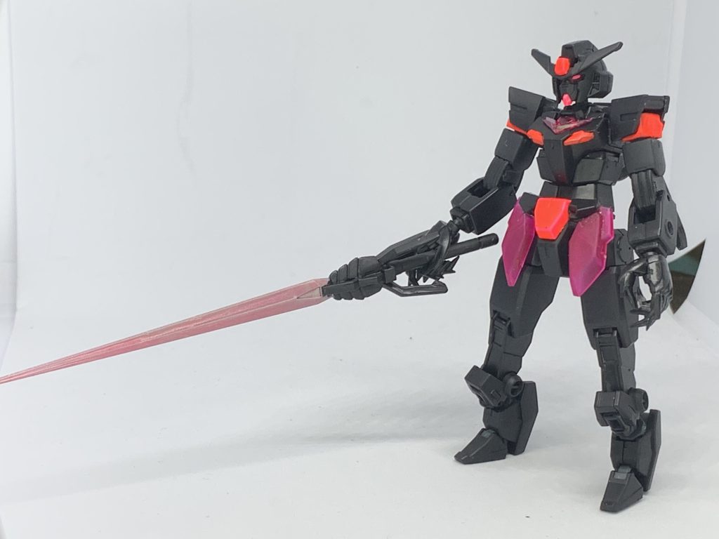 基本装備その1「モノセイズム」。同じくバンダイ社のダンボール戦記のデュエルレイピアです。