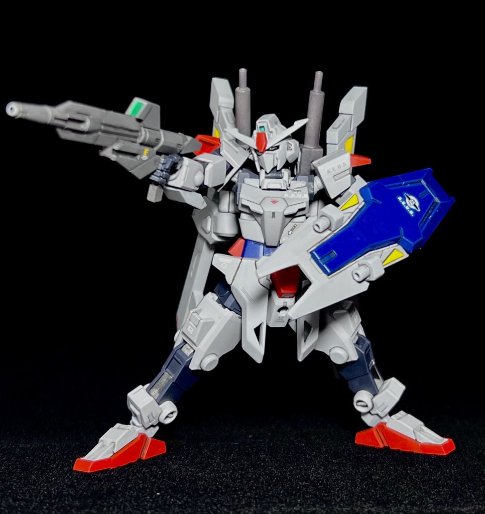 ▲コアガンダムMk-Ⅲ【機体設定】アルスとの決戦後、ヒロト以外にもGBN内でコアガンダムを製作・使用するムーブメントが起こった。本機はそうした中で生まれた機体のうちのひとつ。機体の各所にガンダムMk-Ⅲの意匠が盛り込まれており、火力も原典より向上している。ビームサーベルラックがビームキャノンに変更となったことで、シールドにサーベル発振部を移している。プラネッツシステムは原典通りに生かされており、各アーマーと合体が可能で高い拡張性を誇る。 ライフルはコアガンダムのものに、ユーラヴェンのバレルをつなげています。フロントスカートはAGE-2を加工しています。穴があるとMk-Ⅲ味が出て良いですね。ビームキャノンの基部はアムアムを使用しているのでグネグネ動きます！