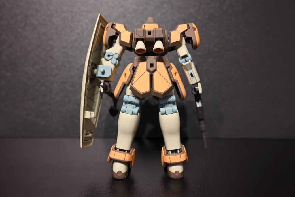 もうちょっと考えて、ガンダムマーカーで部分塗装すればよかったかな😅