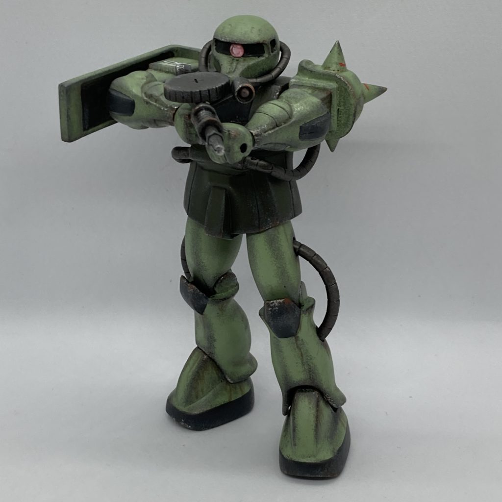 ザクマシンガン両手持ち。