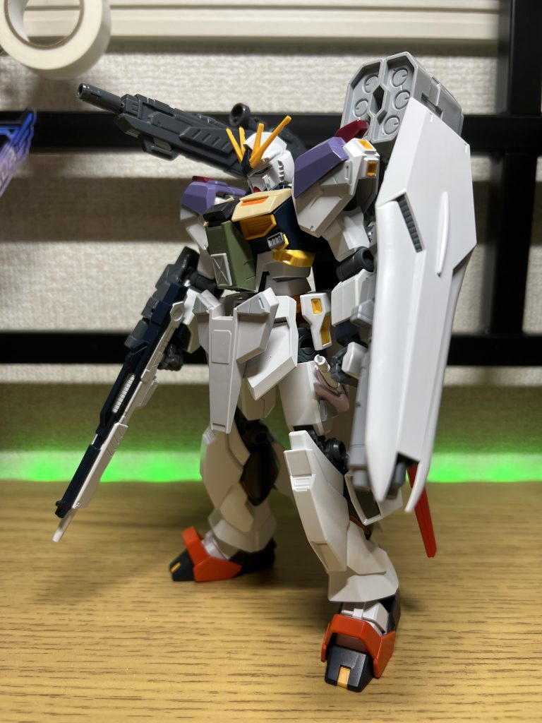 無塗装状態本体は未加工で、外装パーツはすべて接着しています。