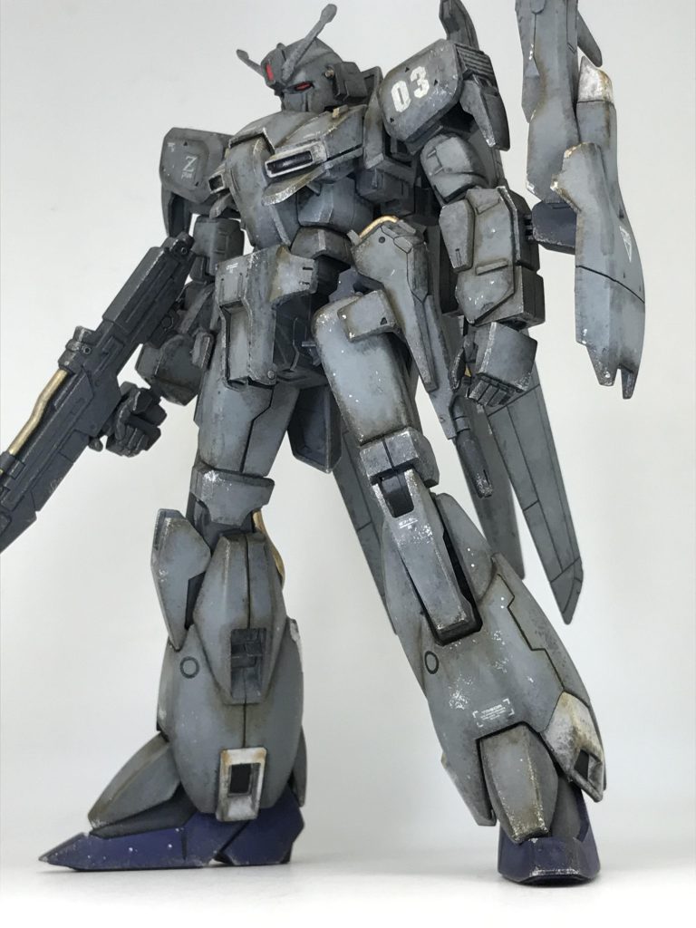 私のプラモ作製は、冬場はつや消しスプレーやエアブラシを含むラッカーなどの匂いがキツい塗装は、換気が困難になるのでお休みすることが多いのですが…ガンスタ様のおかげで今年は冬場も楽しくプラモ作製できました（プラモ作製はほぼリビングなので、換気ができない冬場は狭くて暗い喫煙室で塗装をおこなっとります😭）嫁の作業部屋（仕事部屋）はあるのになぜ私の部屋はないのだ…？犬のりんごですら客室兼用の部屋があるというのに…私の専用スペースは一畳にも満たない喫煙室のみ…夫婦共有の寝室はありますが塗装なんてしようものなら殺される😨これが当家の大黒柱（嫁）と奴隷（私）の差か………😭でもこのウェザリングなら匂いもほぼないので、リビングでも可能なのですよ😊