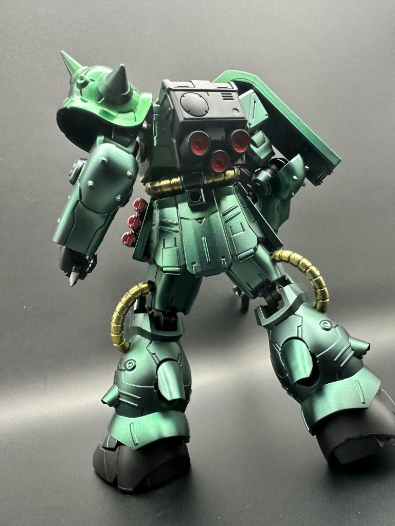 金色はクレオスGX217ラフゴールドですが、粒子荒い為ちと浮いてみえますね。違う金色にするべきだったな。赤はクレオスGX203メタルレッド