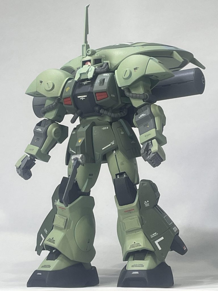 HGアイザック。ザクの日を記念して制作。量産型カラーに全塗装しました。