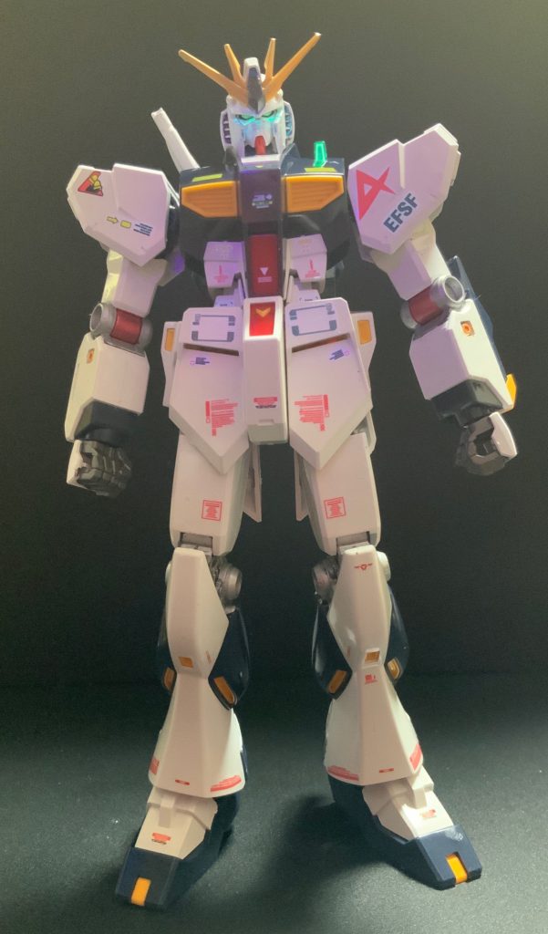 一番最初のパチ組の水転写デカールのみのEG νガンダム　半日もかからず完成しましたがデザインは素晴らしい 初EGに感動しました