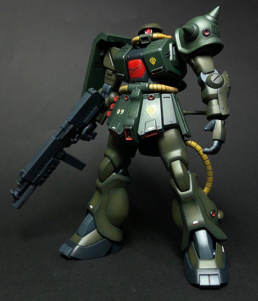 ギレンの野望風で私の作例ではどうしてもモノアイが大きくなりすぎるんです。その辺りは次回投稿させて頂きます。御観覧ありがとうございました😊