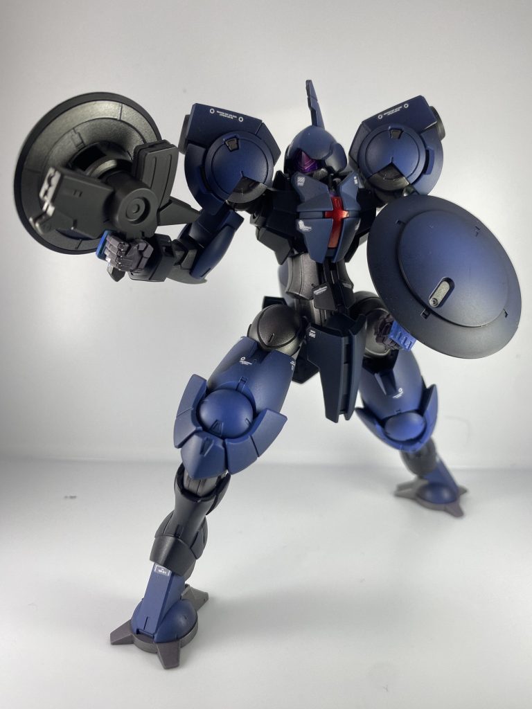 盾に武装が内蔵されているのは、かっこいいですね。