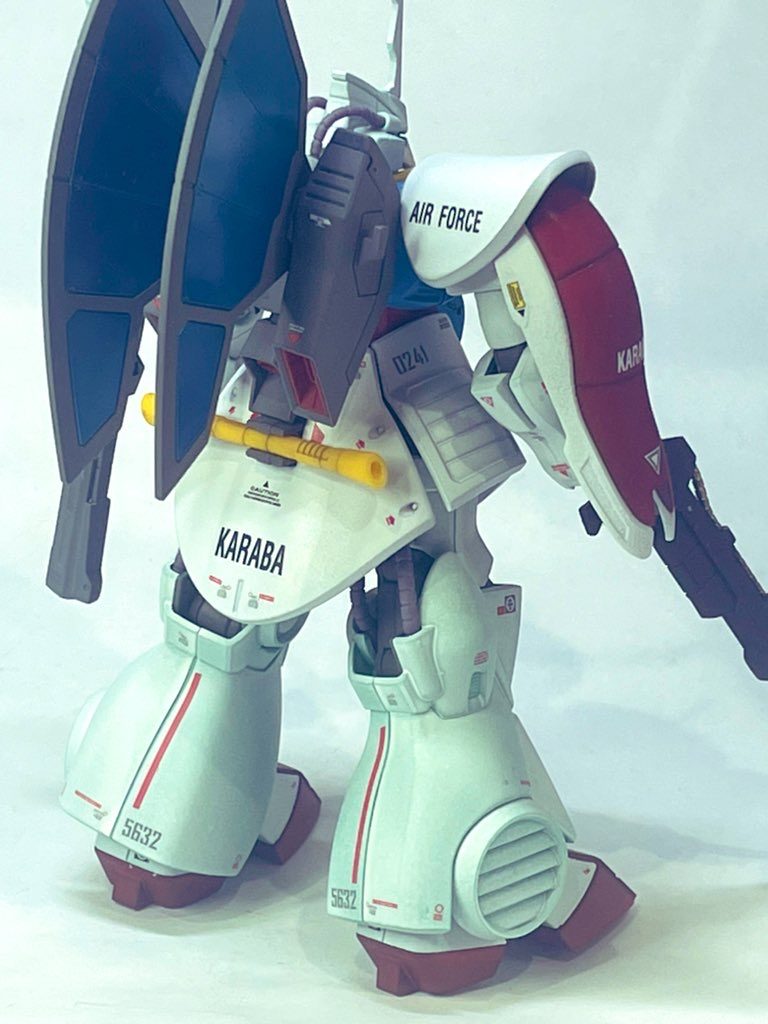 劇中のルオ商会カラーも面白そうだったのですが、通常のディジェとあまり色の変化が変わらなかったので、全塗装し甲斐がなかったので真逆のカラーに挑んでみました。