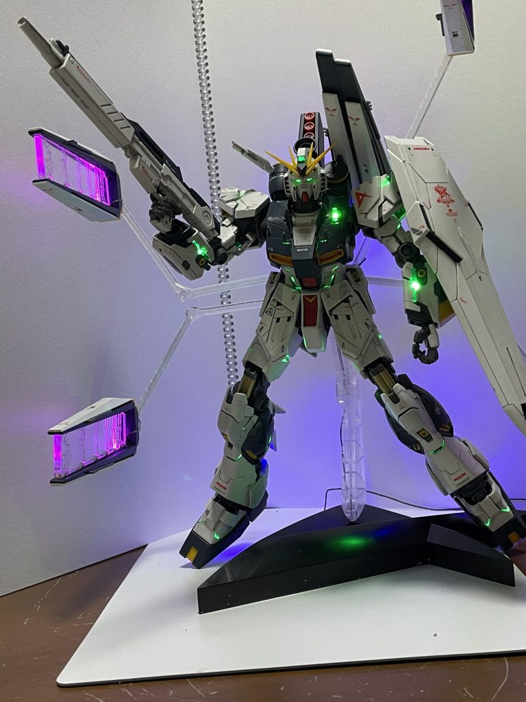 塗装は成形色でウォッシング・ドライブラシ・ウェザリングマスターでバーニアと金色部分は筆塗りです。