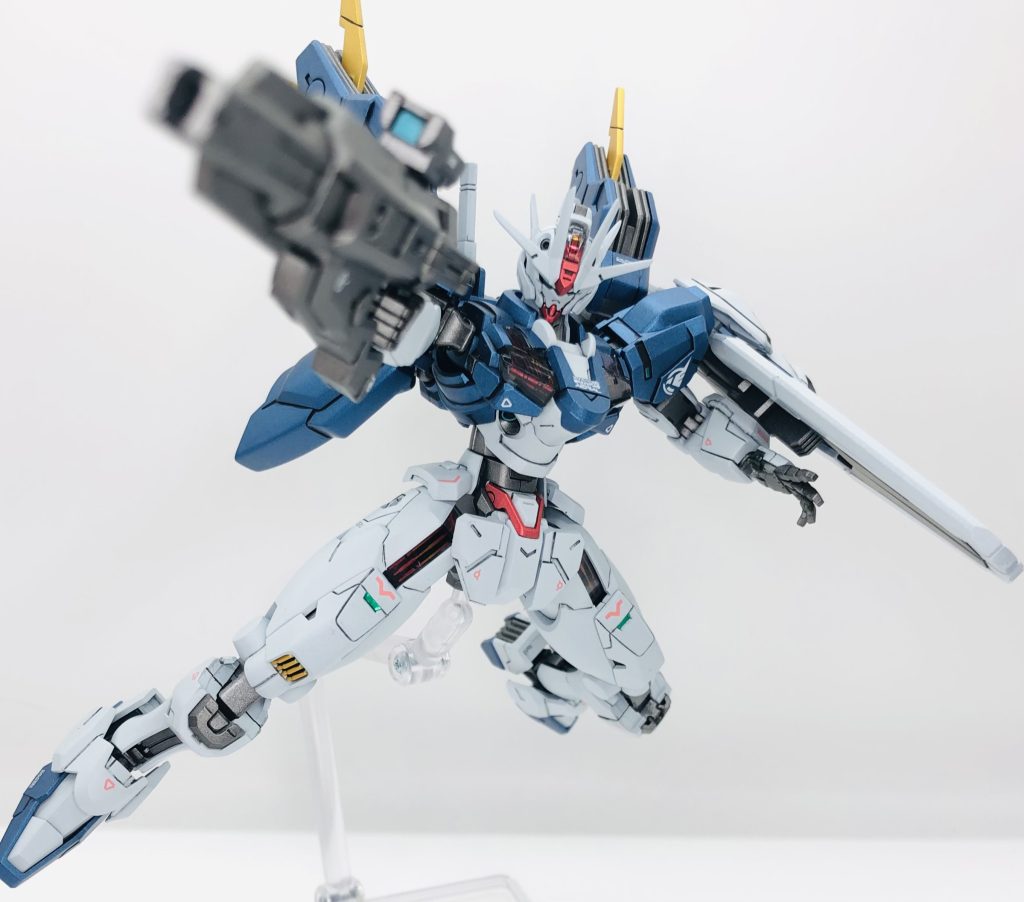 早く2期で動き回る所が観たいです✨足周りの合わせ目はエッジをデザインナイフでカンナがけしてC面取りしてお手軽段落ち処理してます(手抜き)