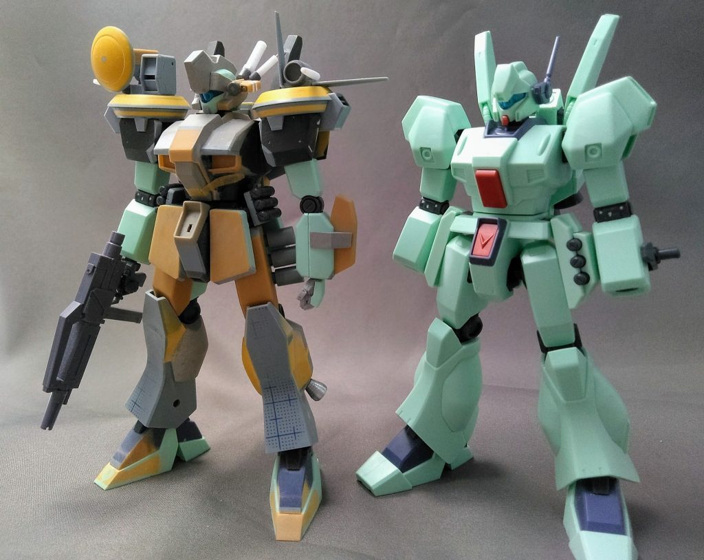 ジェガンとの比較偵察機材と脚部をスクラッチ