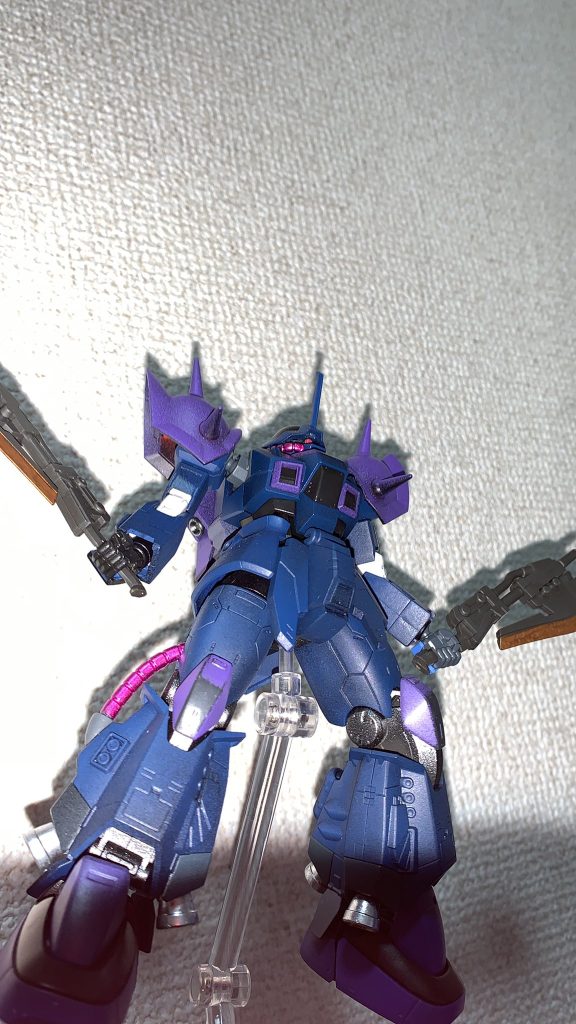 主に陸戦用のイフリートを宙間戦闘用に改修した機体って妄想です。イフリート改とBD2の残骸を組み合わせ脚部を高機動使用にしたことで宇宙、都市戦での運用も可能になったって感じです。