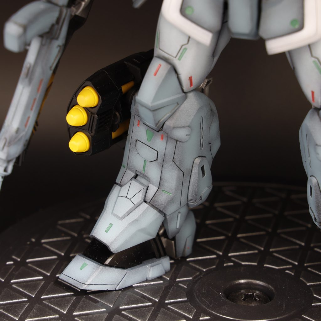 筋彫りなどでディテールアップ