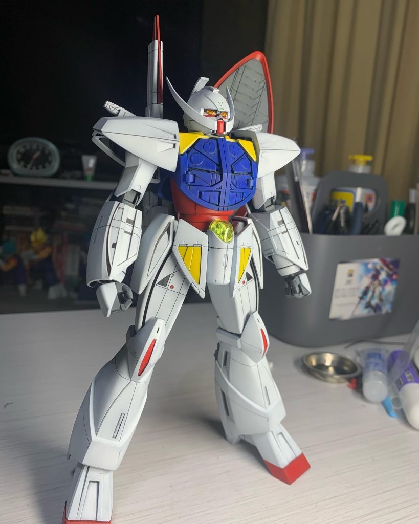 全体のバランスはMGよりも原作よりだと思っているので、再販されて両方並んでいたら間違いなく旧キットを選ぶでしょうね。