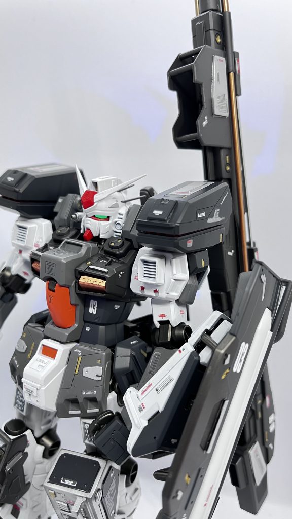 肩部のミサイル背部のバズーカランチャーは強力です