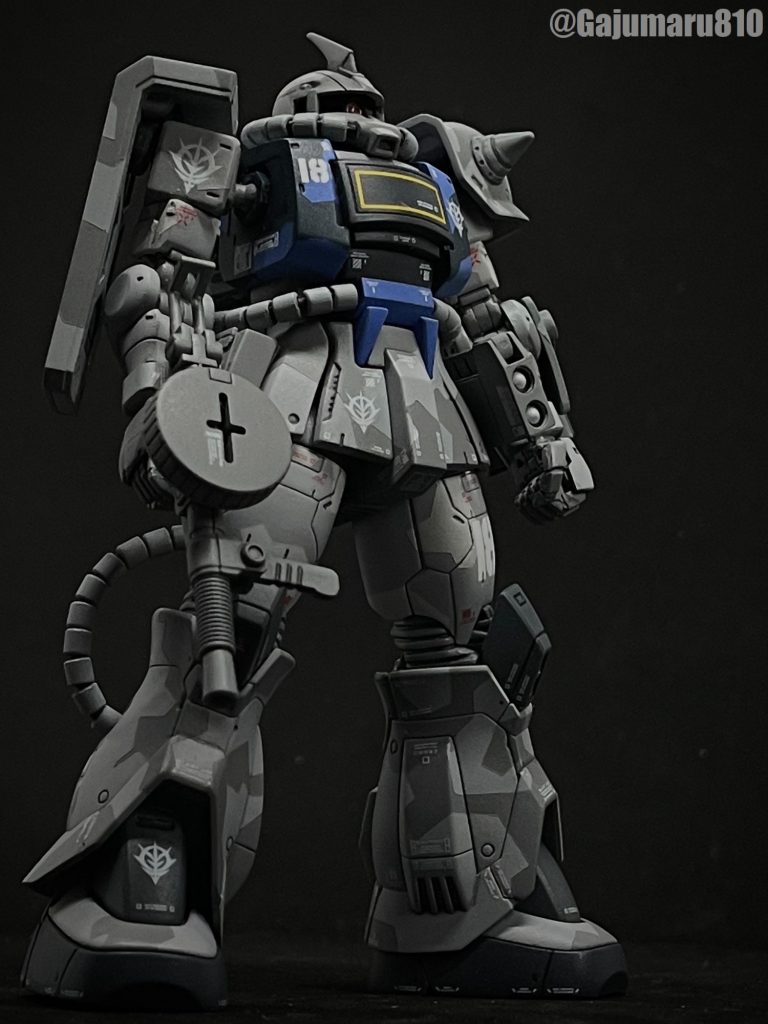 モノアイや各部動力パイプ、ハンドパーツを置き換えています。