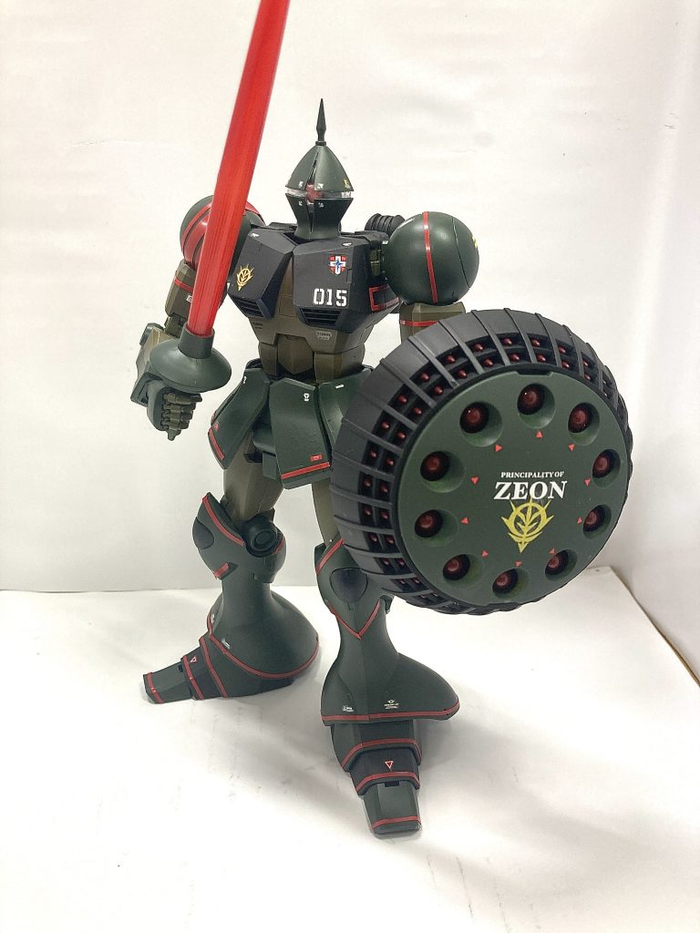 ビームサーベルはイエローが似合わないなぁと思い、クリアレッドを吹き付けました！