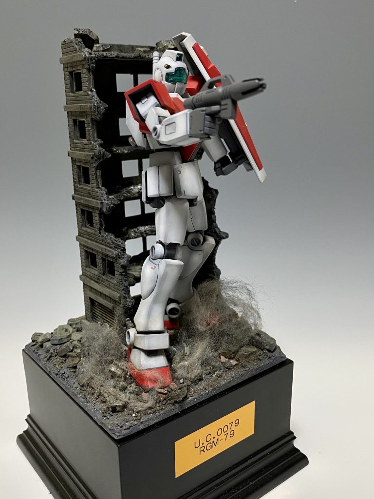 トミーテックの破壊されたビルを使用して情景を作成しました。