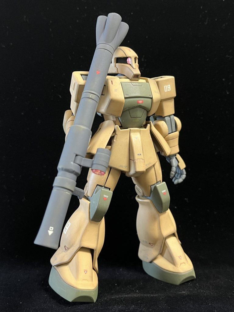このキット久々に組んでみたのですが、スタイルはかなり好みです。ただ脚関節の可動がイマイチで、ポーズが決まりきらないのが少し残念かなと。TheOriginのザクIもすごくいいんですけど、スタイル的にはやっぱりこっちなんですよねー😅