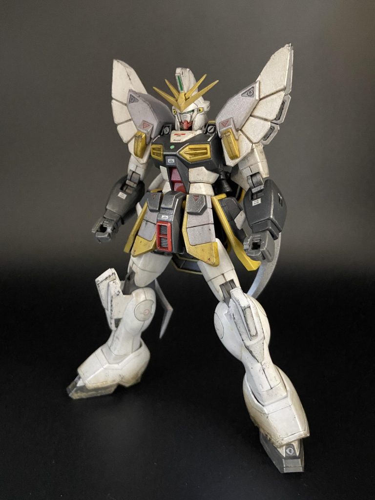 で、ホワイトパール、スモークグレー、デカールを追加後、再び汚し→半ツヤ吹いて完成!黒背景もこれはこれで良き。