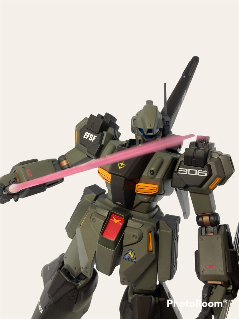 珍しくサーベル持たせました