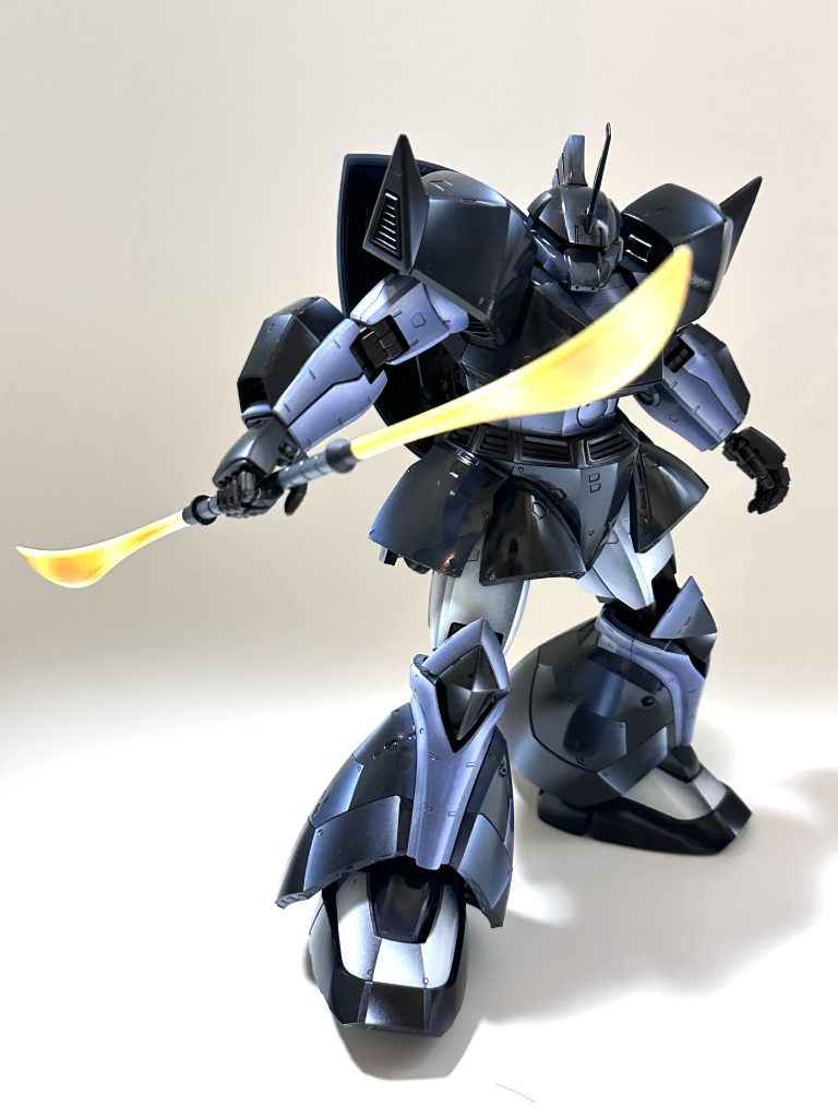 いつもはつや消しでイラスト風に仕上げるのですが、自分の塗ったハイライトと光の反射がどのように見えるか、今回は敢えて光沢仕上げにしてみました。