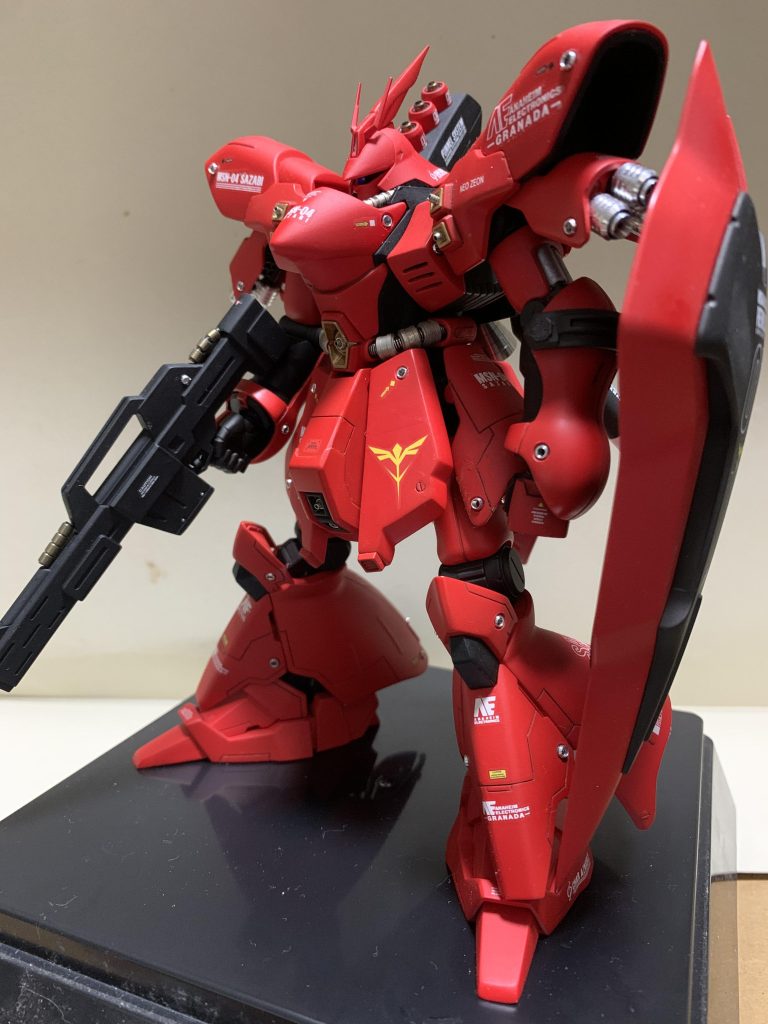 この当時、塗り分けなど考えず、ひたすらシャインレッド塗ってました。素組みよりちょっとはドッシリ感？出たかなぁ？次はガンダム作るぞ！たぶん。   