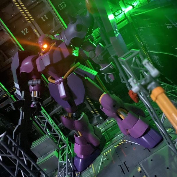 AE &NEO ZEON 袖付き部隊　フル•フロンタル親衛隊　MG  AMS-119C ギラドーガ　アンジェロ•ザウパー大尉カスタム専用機カラーver. & MS格納庫ジオラマ　✨✨✨✨✨