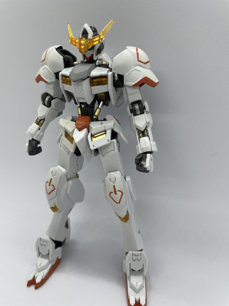 クリアパーツは裏にガンダムマーカーで金色塗ると透過せずピカピカします。