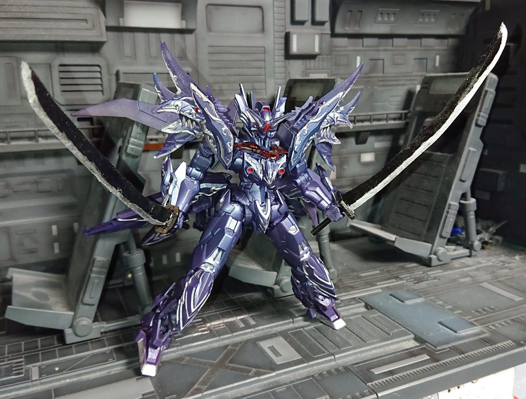 メタルパープルをメインにメタルブルーで少しグラデーションシルバーでエングレ塗り刀は刀身長めで２刀流　