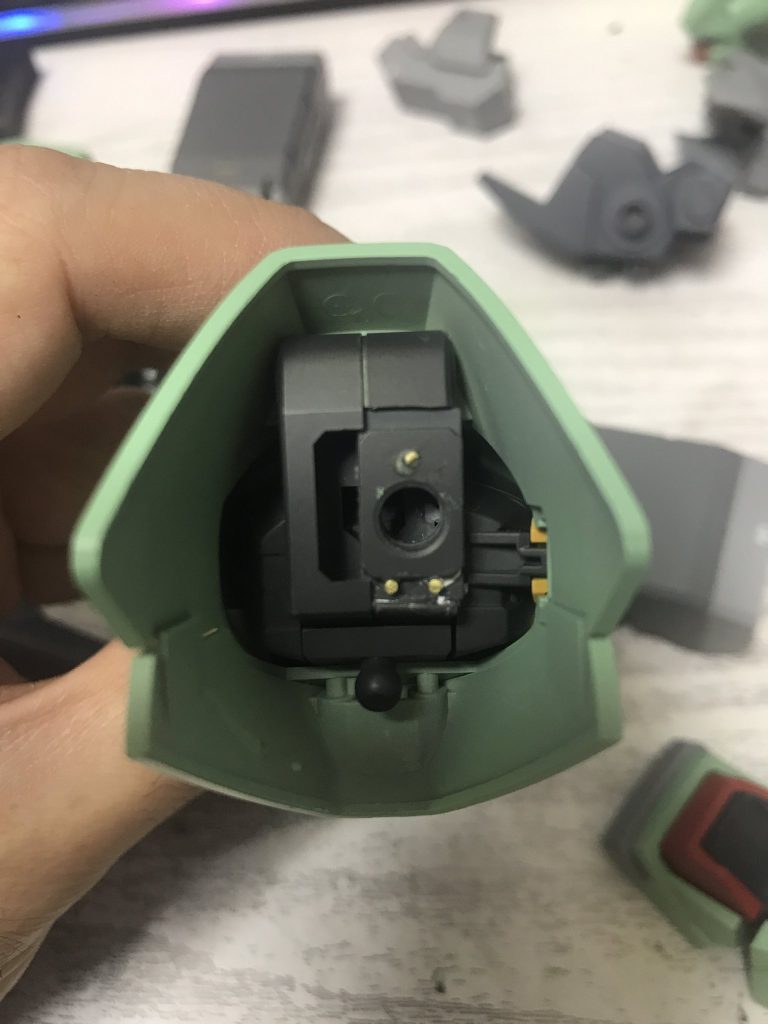 軸の位置をずらすお手軽改造です。簡単なのでオススメ。もうひと工夫すればスライド式にもできそうです。