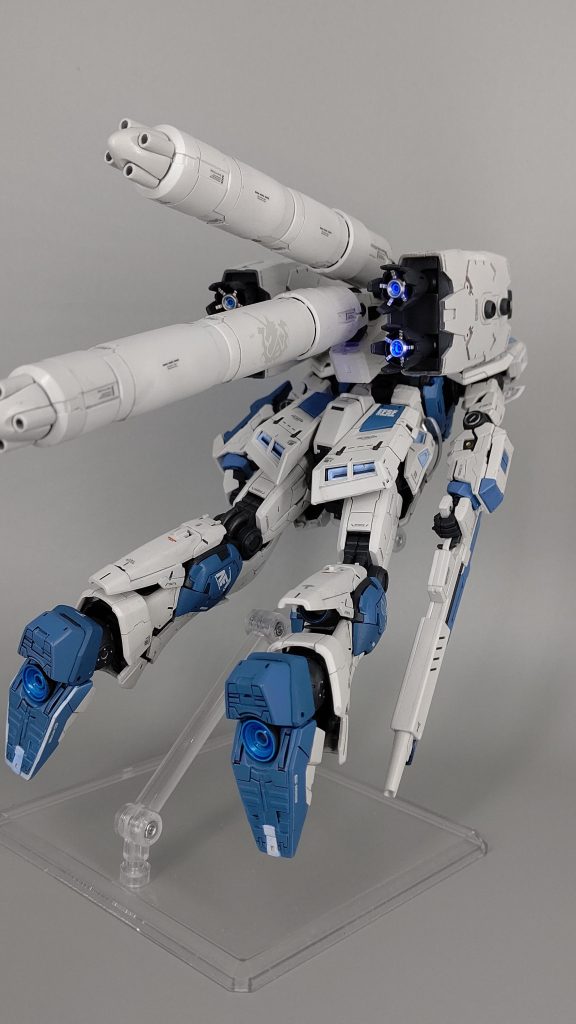 バックショット!バーニャ内部は蛍光ブルーで塗り分けましたのでUVライトで光ります。が写真だとわかりにくいですね。