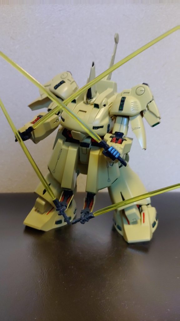 バーニアの緑色とパイプ等の赤色を部分塗装。あとは成型色です。 