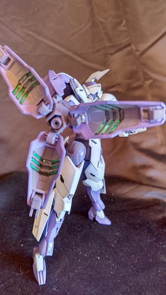 ビームブレイザーの発光部分は黒は艶ありでコートしてフィニッシングシートシルバーにクリアグリーンを吹いたものを貼り付けてます。