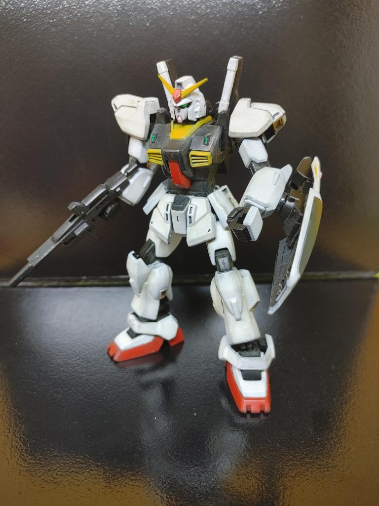 腰を2mm、肩を1mm、腕を1mmプラ版で大きくしています。