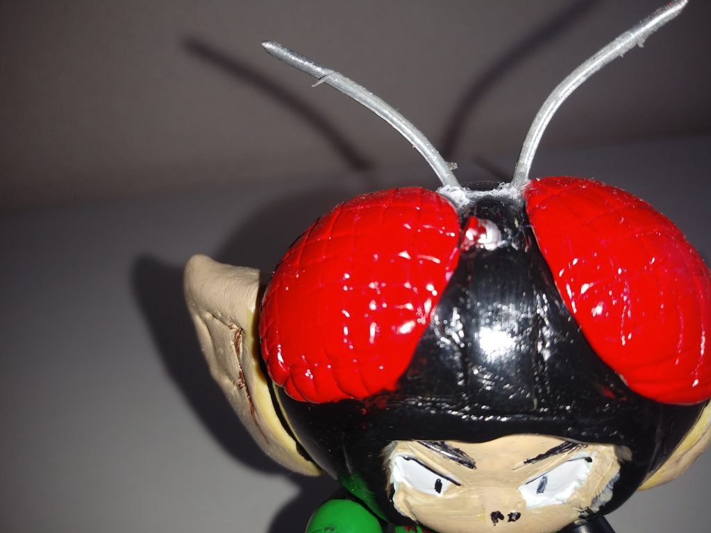 頭。目や耳、ヘルメットのゴム?などは、エポキシパテ。アンテナは針金。額のOシグナルは、前作同様、ガンプラ▪クリアパーツのランナーから。お顔は、きゃらっがいアヤメ。(アヤメファンの皆様、申し訳ありません…(*- -)(*_ _)ペコリ)