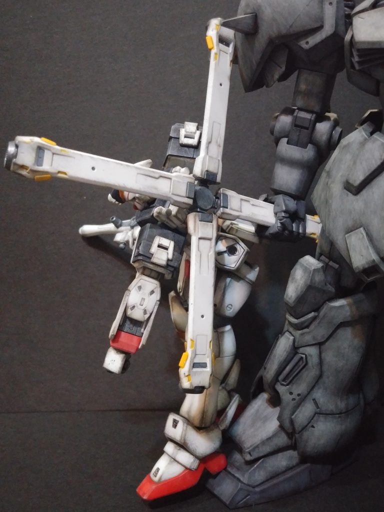 武装１　メッサー手裏剣投擲後、手裏剣のパイロットの意識さえあれば、クロスボーン一機分の破壊力を誇るメッサー最大の武器。