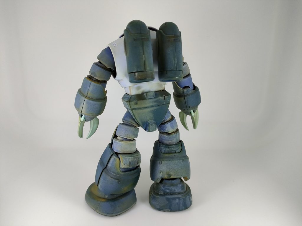 合わせ目けしとかしりませんでしたが感覚でやったウェザリングは雰囲気出てて大満足です。ただ関節やわやわで腰がまがっちょる。