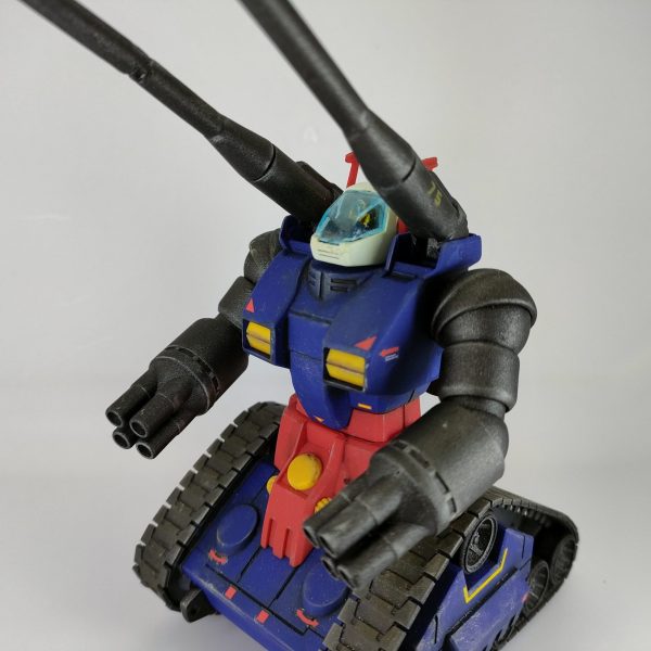 2作品目　初デカールと部分塗装ガンタンク