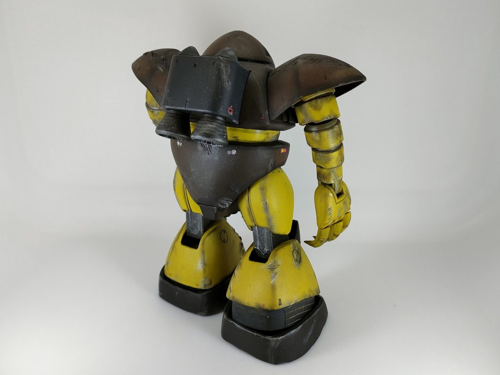 背中は前面に比べると色々さびしいなー