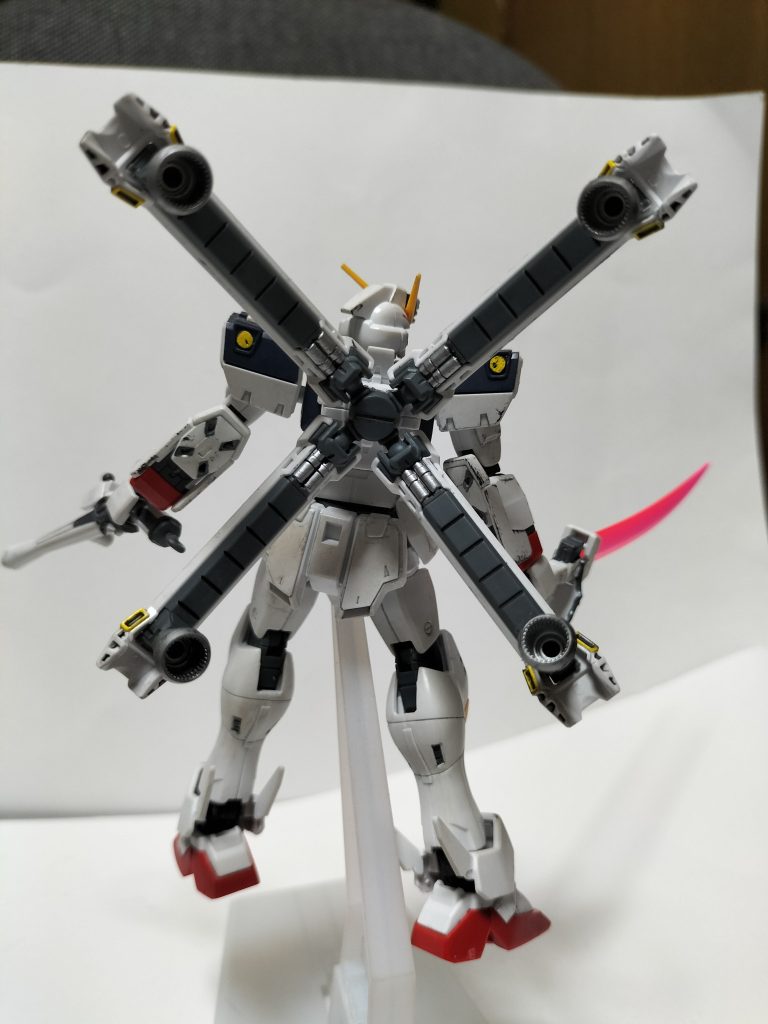 バックショットです。白は成型色のままなのではみ出しても削ってなかったこと✌